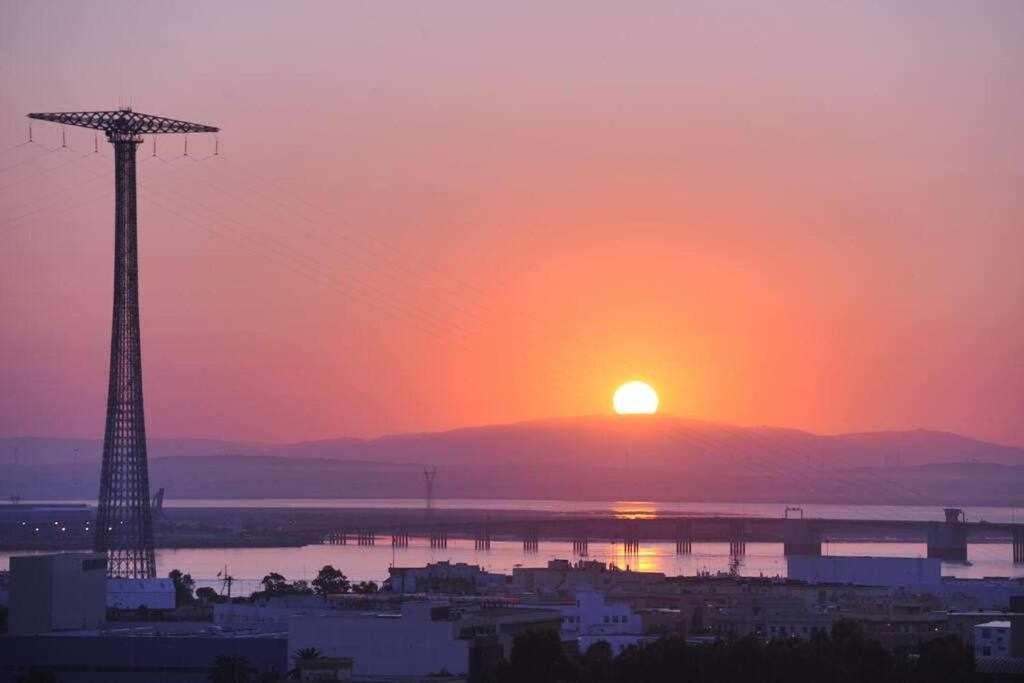 Atico Apartamento Loft Playa Victoria カディス エクステリア 写真
