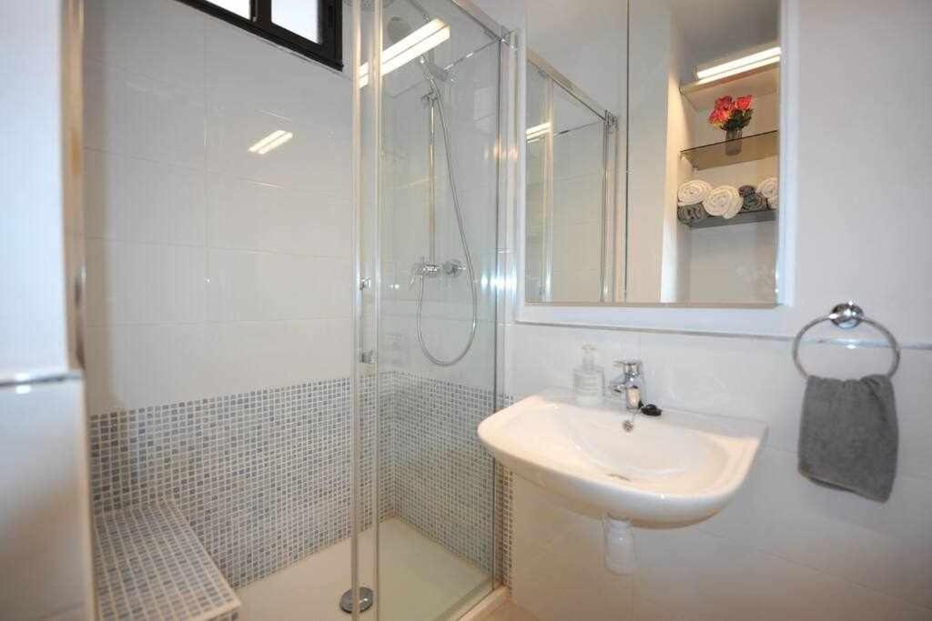 Atico Apartamento Loft Playa Victoria カディス エクステリア 写真